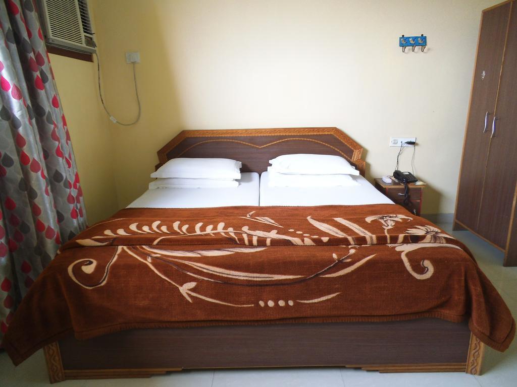 City Centre Hotel Agartala Esterno foto