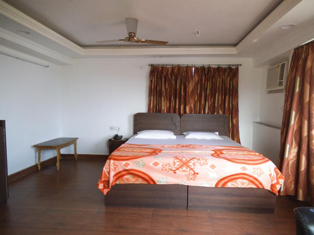 City Centre Hotel Agartala Esterno foto